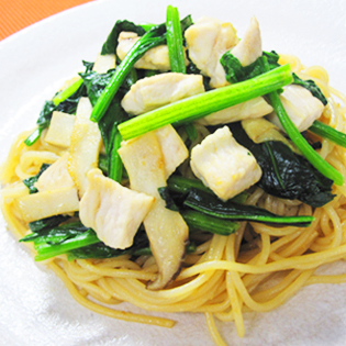 鶏肉とほうれん草の生姜バターしょうゆパスタ（グルテンフリー）