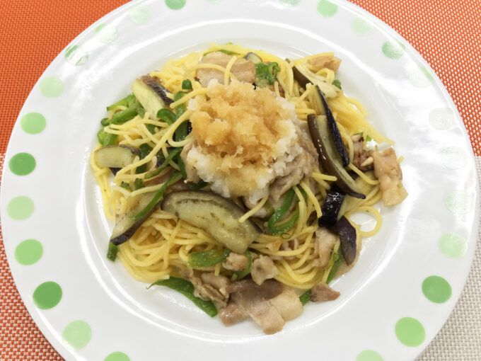 夏野菜と豚肉のおろしぽん酢パスタ